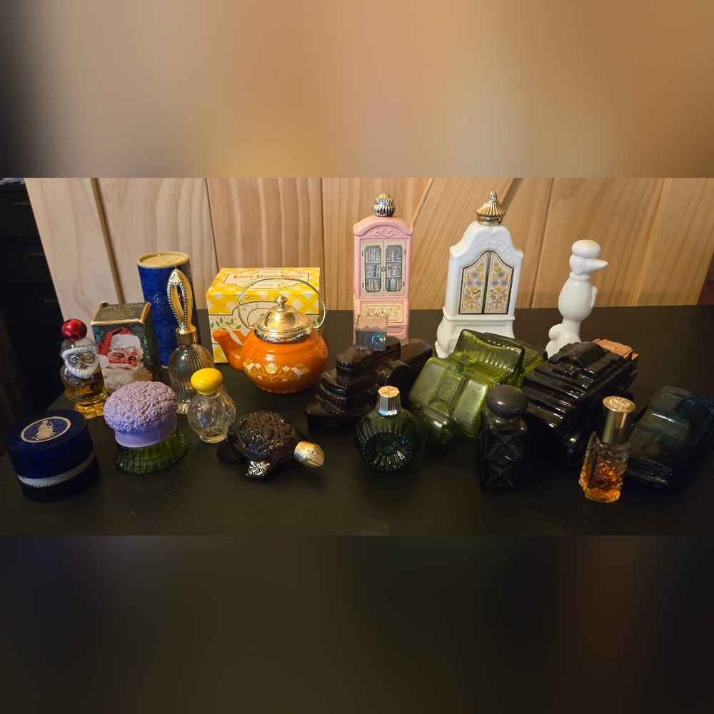 Huge Lot 18 Vintage Antique AVON Collectors Perfume And Cologne Bottles
